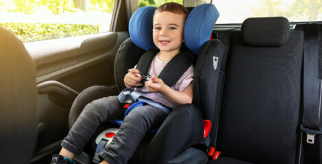 Từ 1.1.2026, ô tô bắt buộc có ghế an toàn cho trẻ dưới 10 tuổi